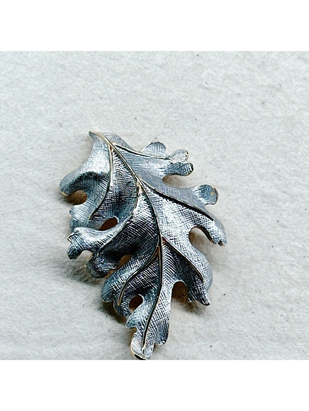 5498gc. Castlecliff Leaf Brooch Vintage